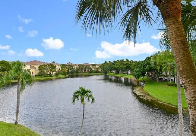 Building Photo - 250 Jacaranda Dr