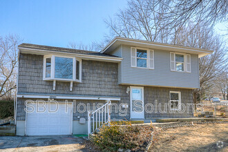Building Photo - 8101 NE Tullis Dr