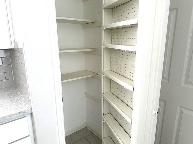 Building Photo - 4234 Willow Beach Dr