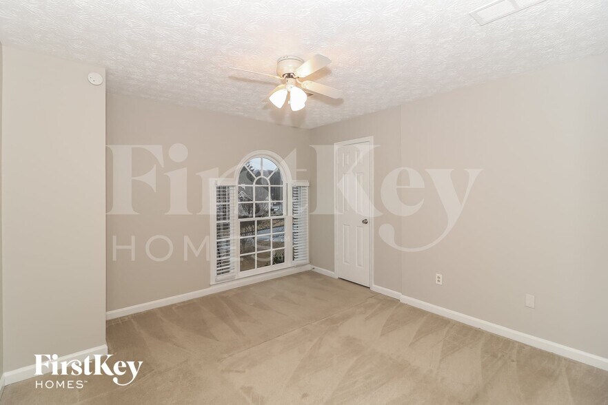 Building Photo - 2117 Gatwick Dr