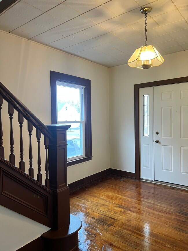 Building Photo - 29 Richardson Ave