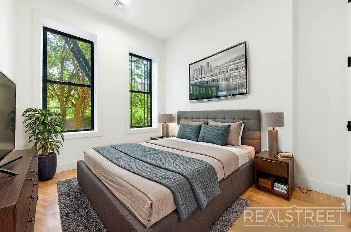 Building Photo - Brand New 2 Bed in Bed Stuy Brownstone!