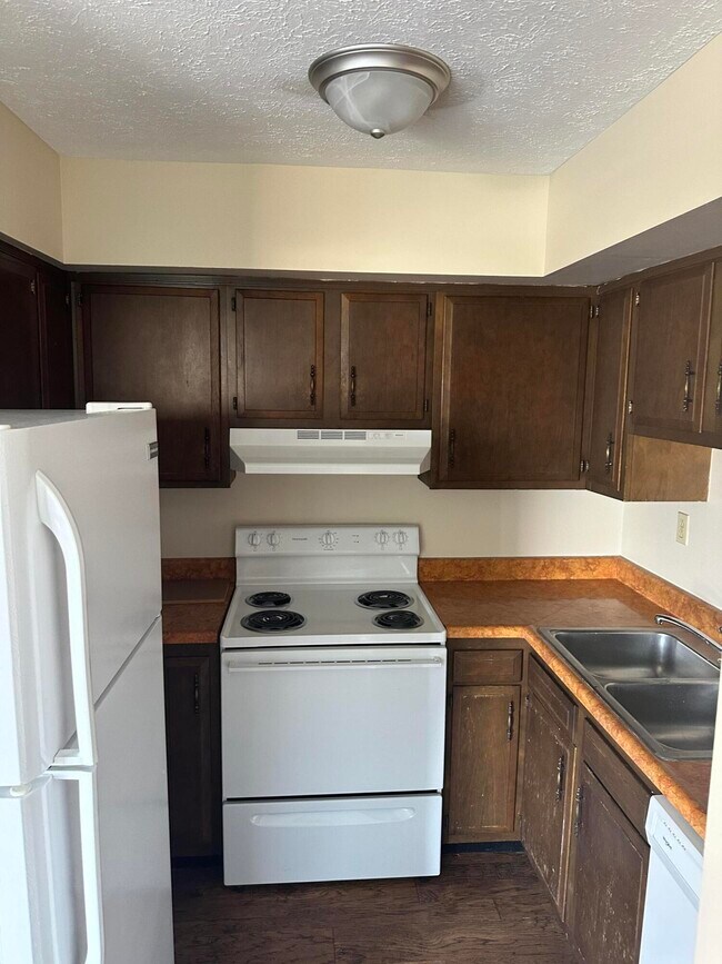Building Photo - 165 Landings Dr