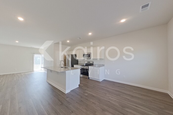 Building Photo - 2495 Banyon Cir