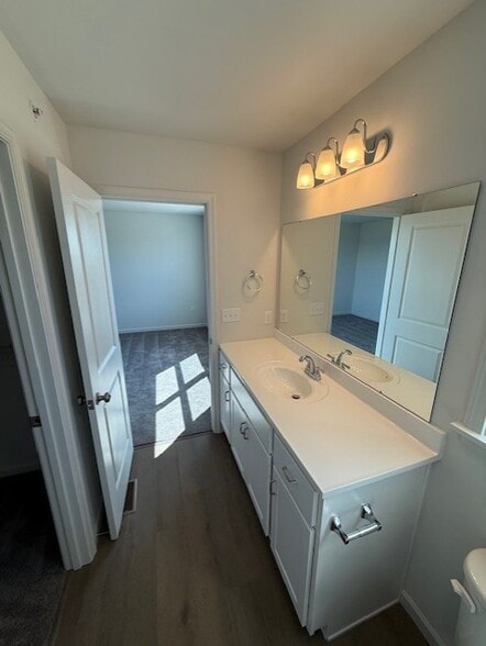 Building Photo - 50 N Conifer Dr