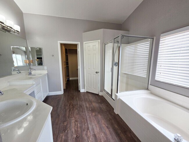Building Photo - Spacious 3 Bed + Loft & Den with Soaring Ceilings