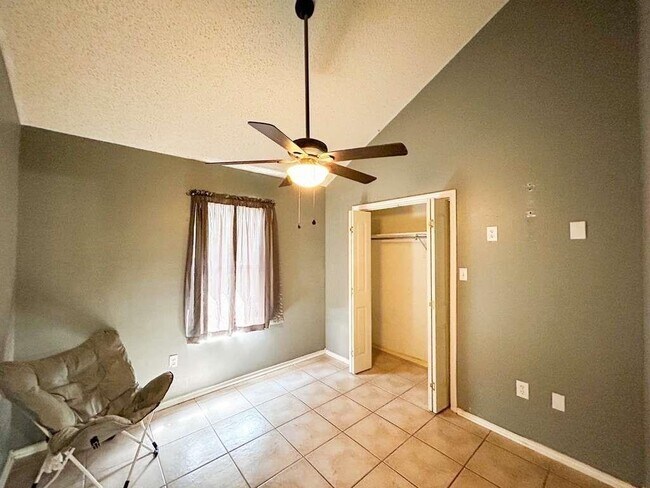 Building Photo - 402 Prescott Loop