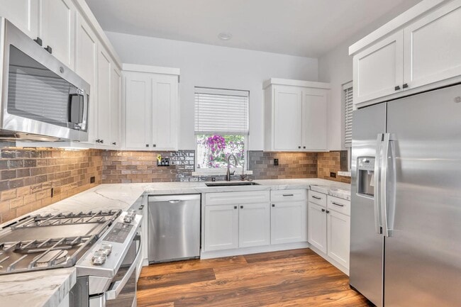 Building Photo - 7531 Edinburgh Way