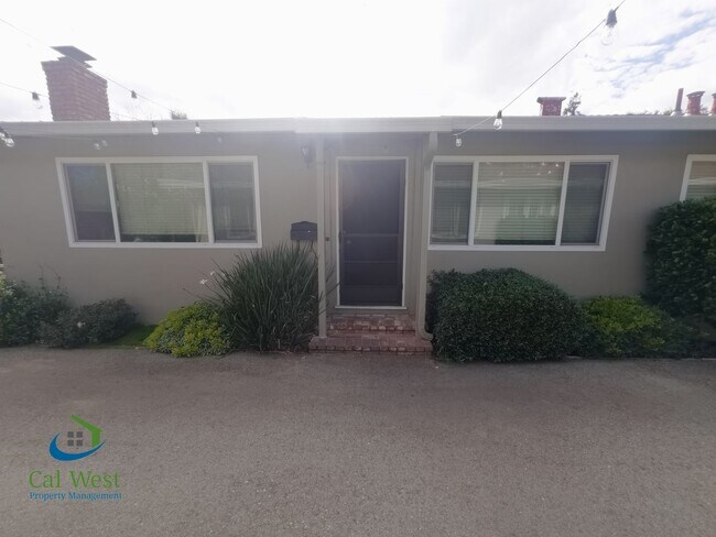 Building Photo - $2,695 - 2 BR/1BA Duplex-Downtown Willow G...