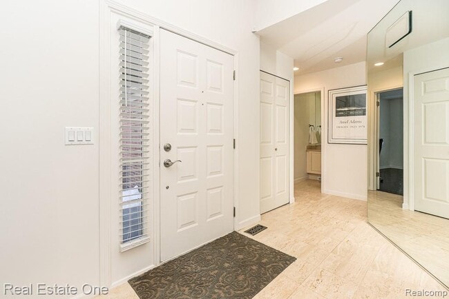 Building Photo - 7086 Danbrooke Ct