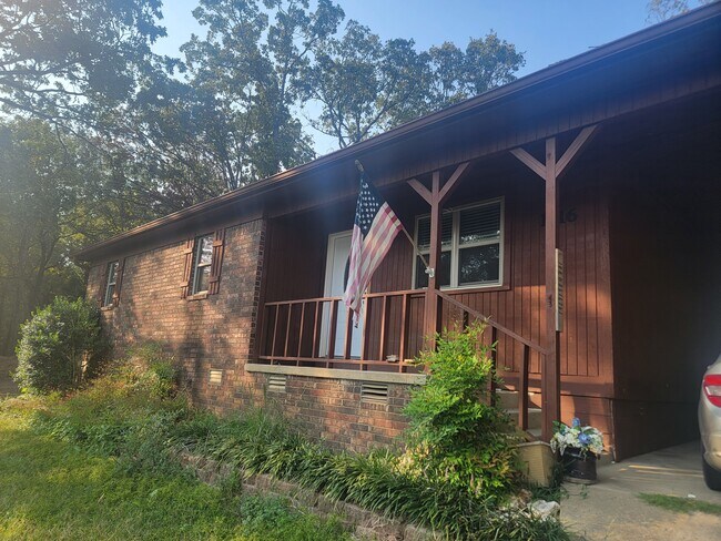 Building Photo - 1116 W Roderweis Rd