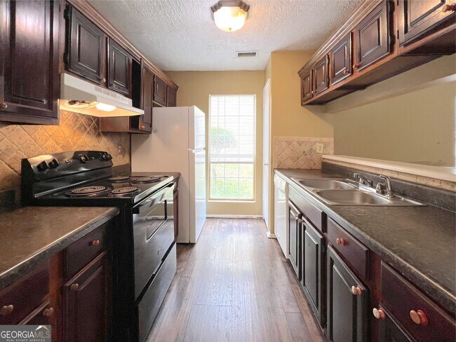 Building Photo - 790 Hampton Hill Ct