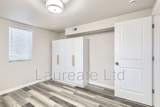 Building Photo - 8344 Charlotte Way