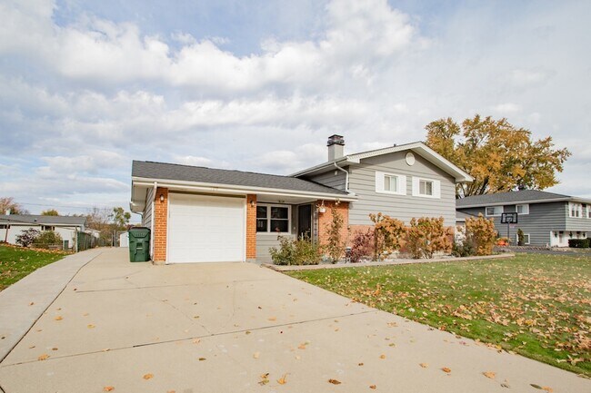 Building Photo - 720 Durham Ln