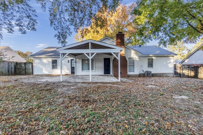 Building Photo - 8439 River Glen Dr