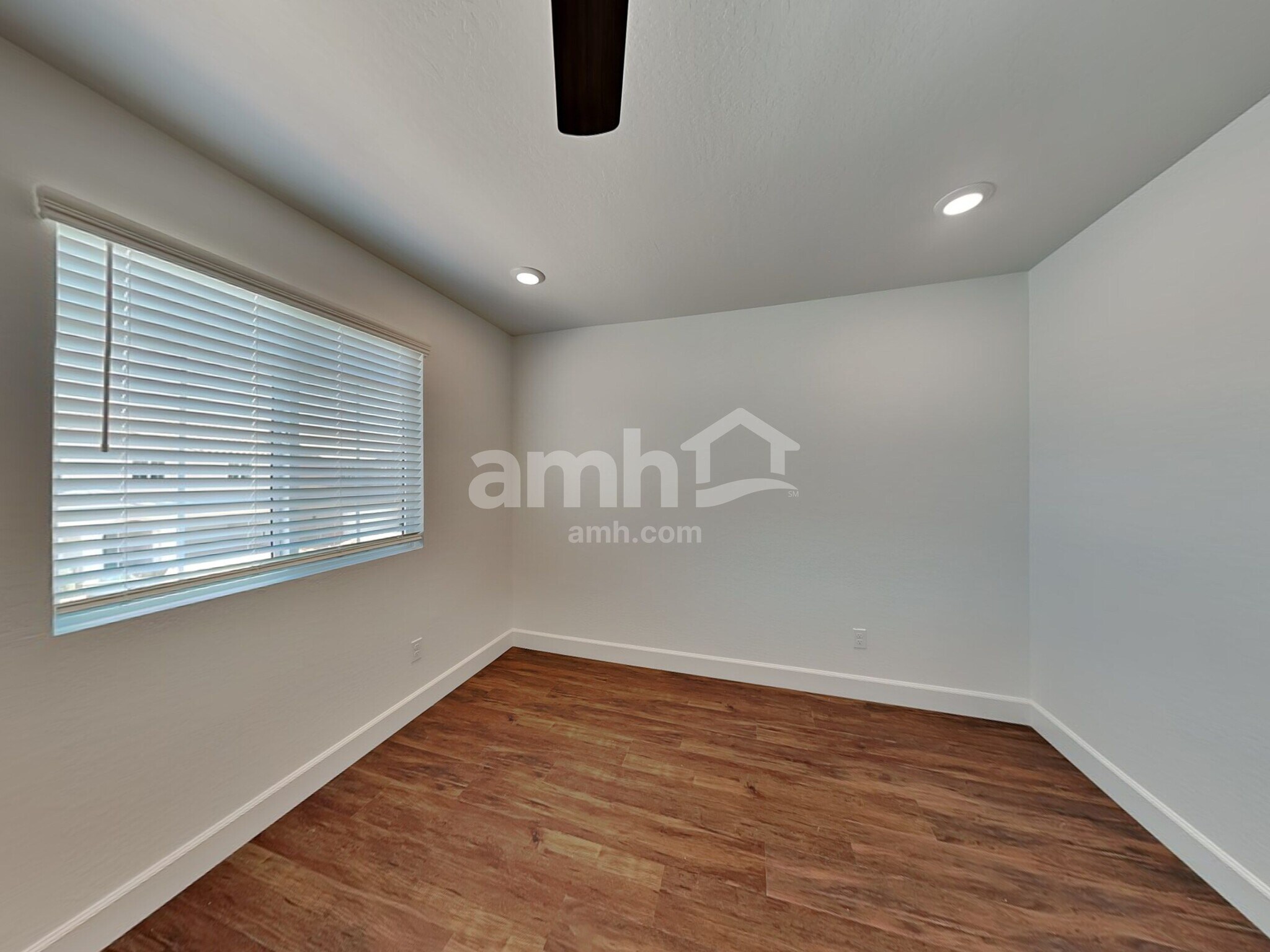 Building Photo - 17142 W Lawrence Ln