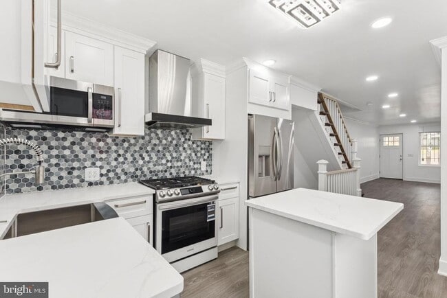 Building Photo - 807 N 42nd St