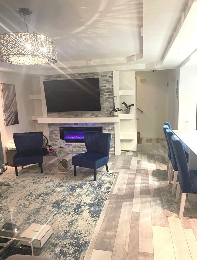 Building Photo - 7825 Banks St