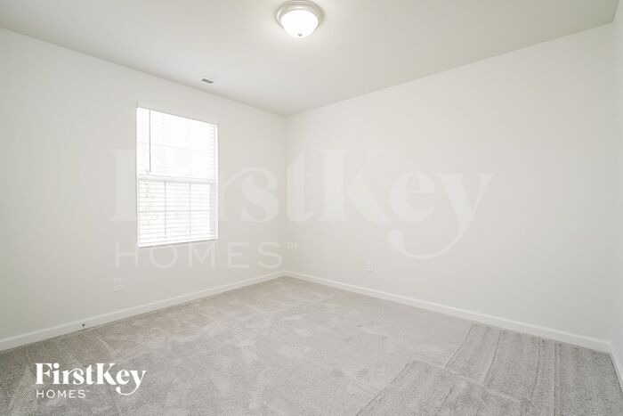 Building Photo - 813 Pine Cir Dr
