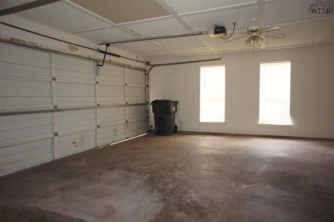 Building Photo - 4613 Spring Shadow Dr