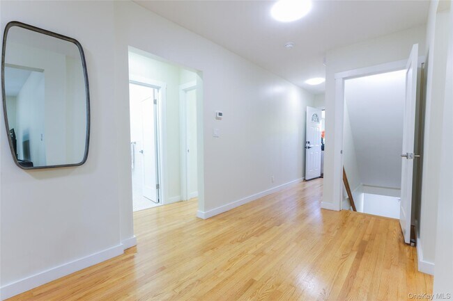 Building Photo - 25 Van Duzen Pl