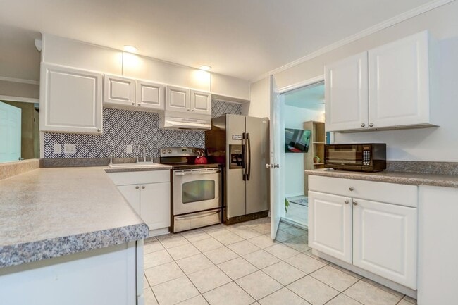 Building Photo - Quiet and Serene Johns Island Living