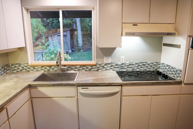 Building Photo - 2785 Malibu Way