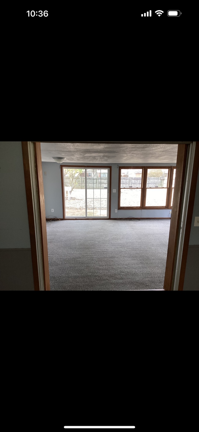 Building Photo - 495 Meadow Ln