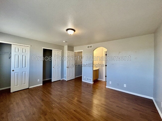 Building Photo - 424 W 91st Cir
