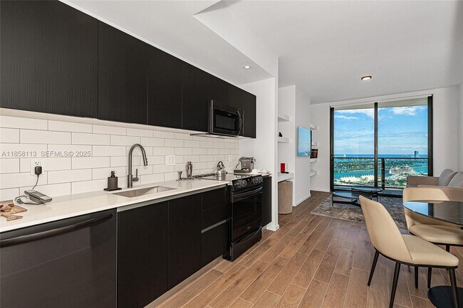 Building Photo - 398 NE 5th St