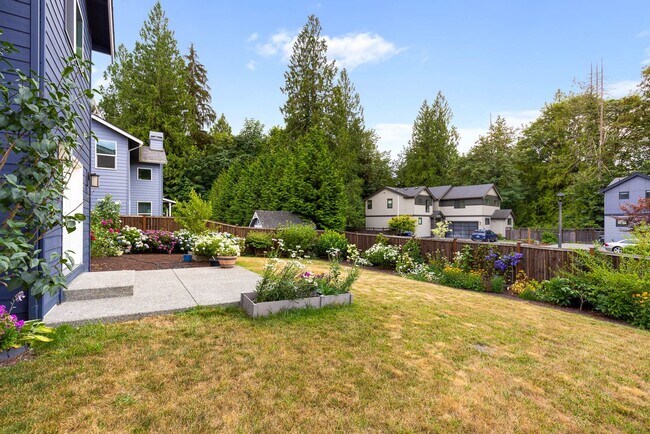 Building Photo - Spacious 5-Bedroom Home with Loft in Beautiful Carnation