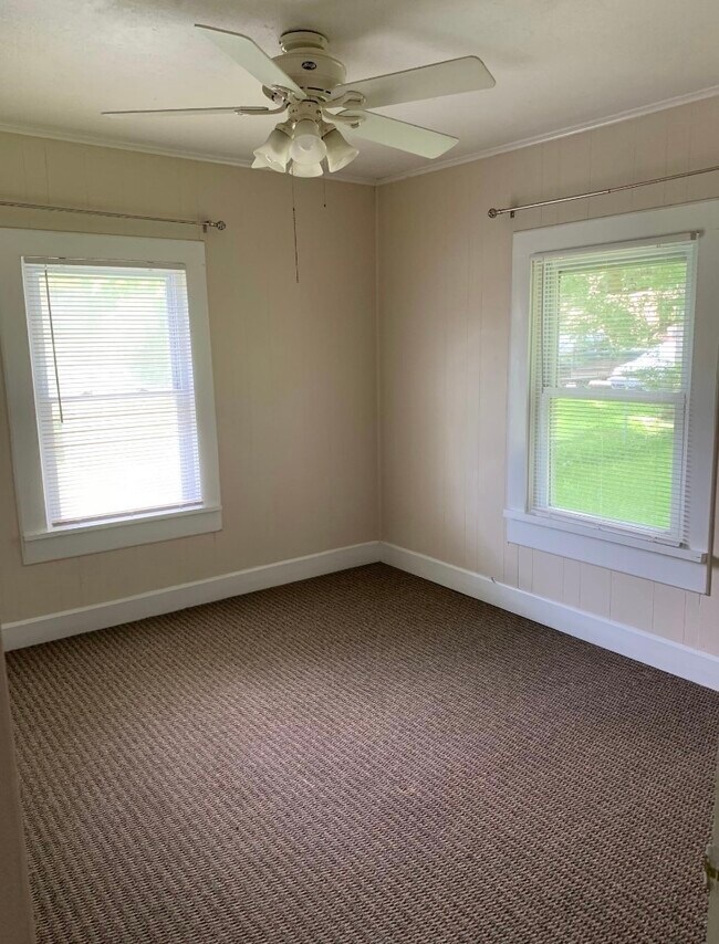 Building Photo - 916 Avenue M