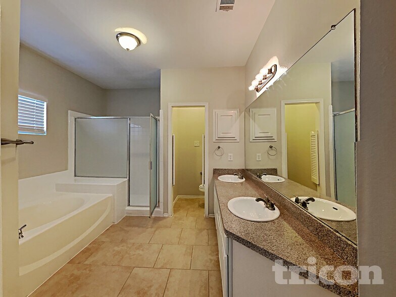 Building Photo - 1081 Treehouse Ln