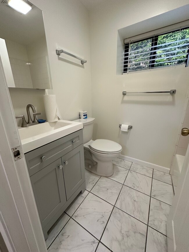 Building Photo - 1326 Clifton St