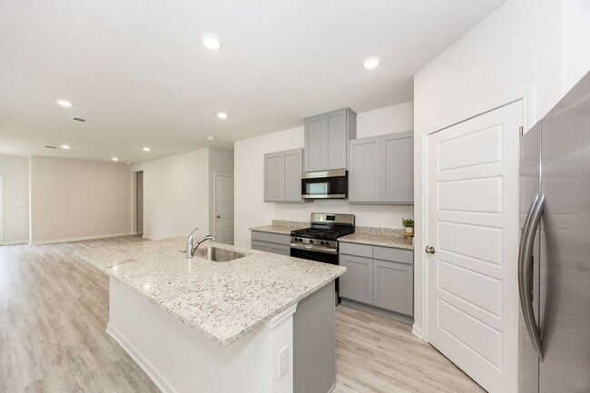 Building Photo - 1020 Renova Dr
