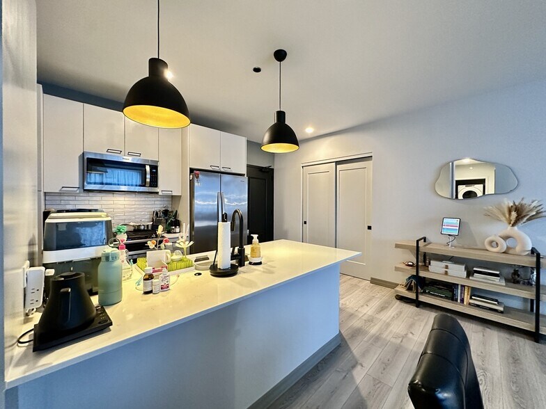 Building Photo - 2155 N Elston Ave