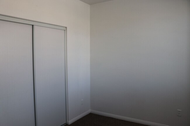 Building Photo - Spacious 4-Bedroom Home in North Fontana –...