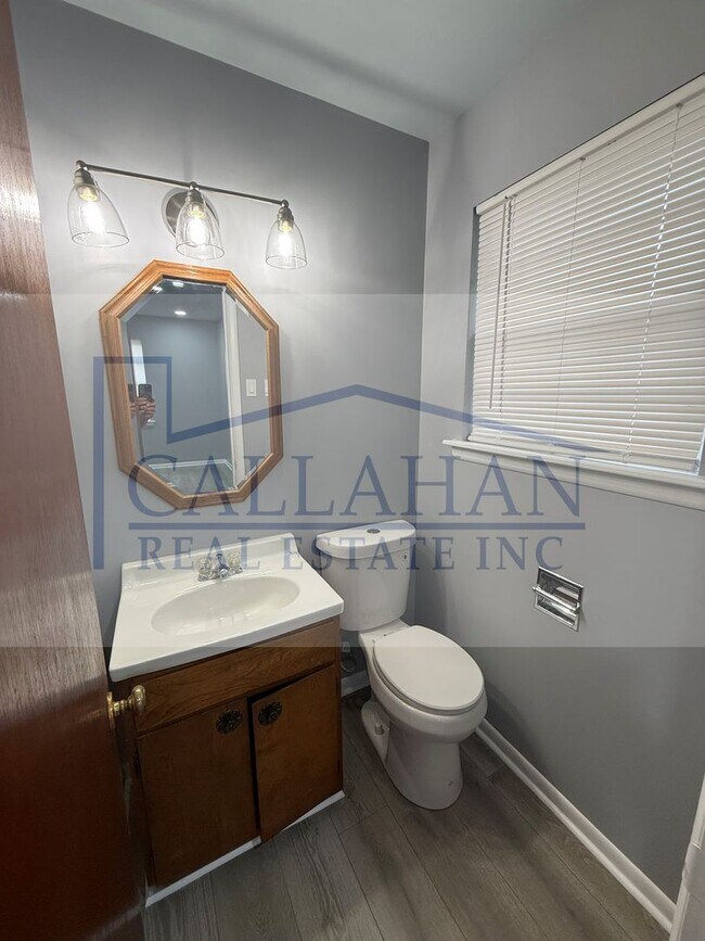 Building Photo - Updated NLR Home