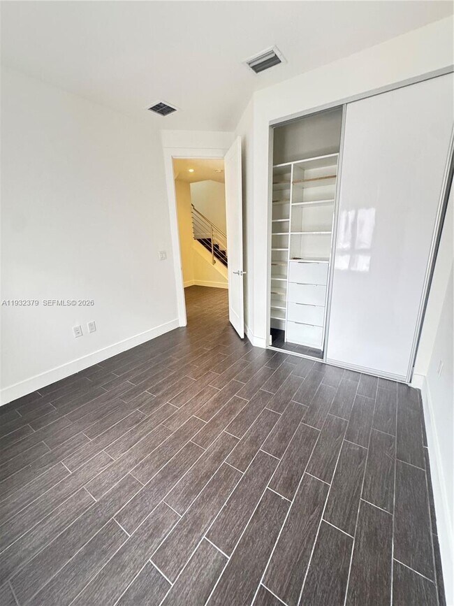 Building Photo - 10550 NW 65th Ln