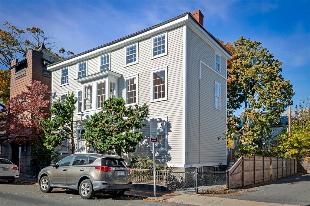 Building Photo - 15 Lynde St