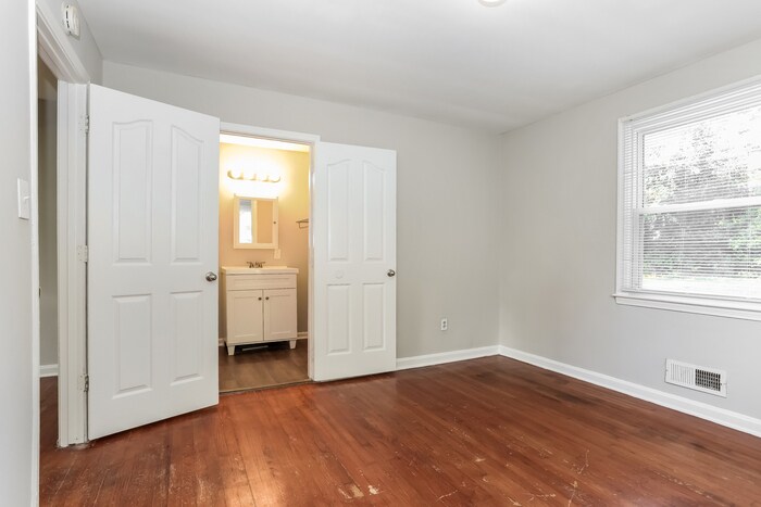 Building Photo - 4903 Anntana Ave