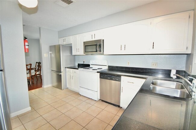 Building Photo - 2331 Stillmeadow Dr