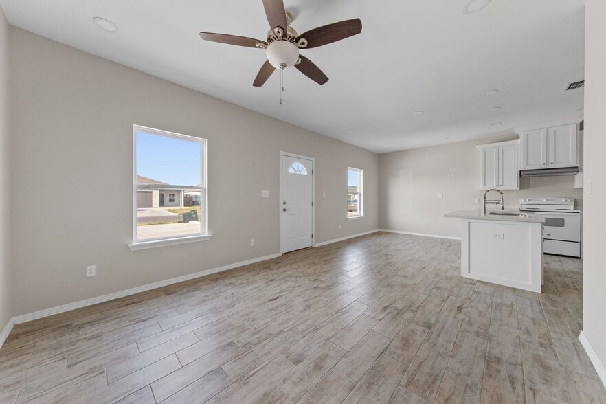 Building Photo - 2425 N Vly Cir
