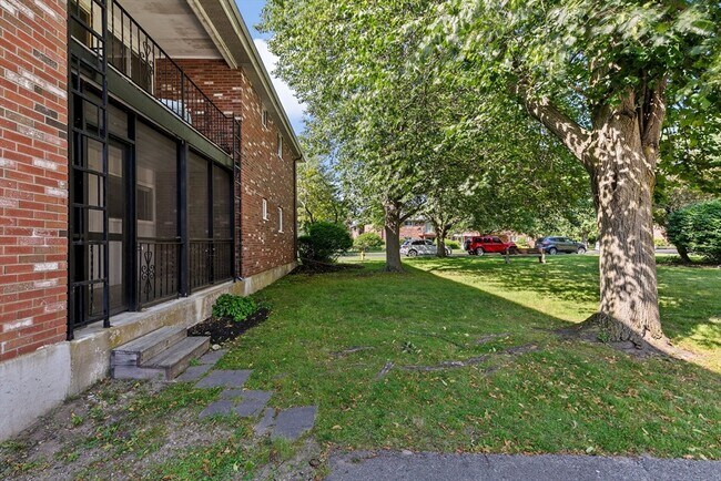 Building Photo - 79 Fountain Ln