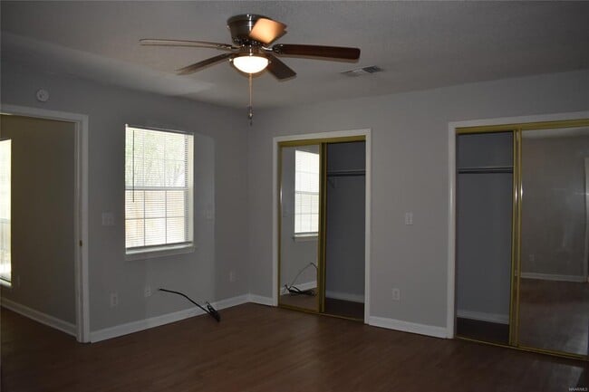 Building Photo - 3001 Sutton Dr