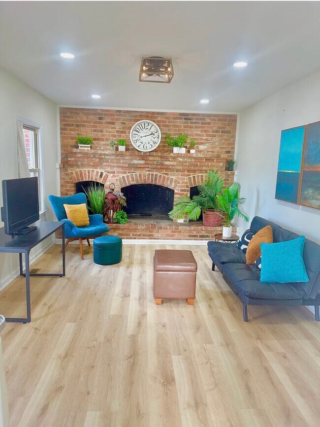 Building Photo - 2705 S Battlefield Blvd