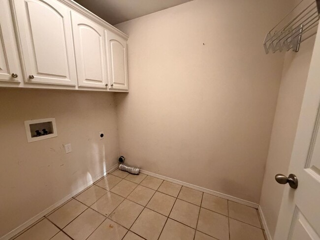 Building Photo - **COMING SOON**Welcome to this conveniently located home in Russellville, AR.