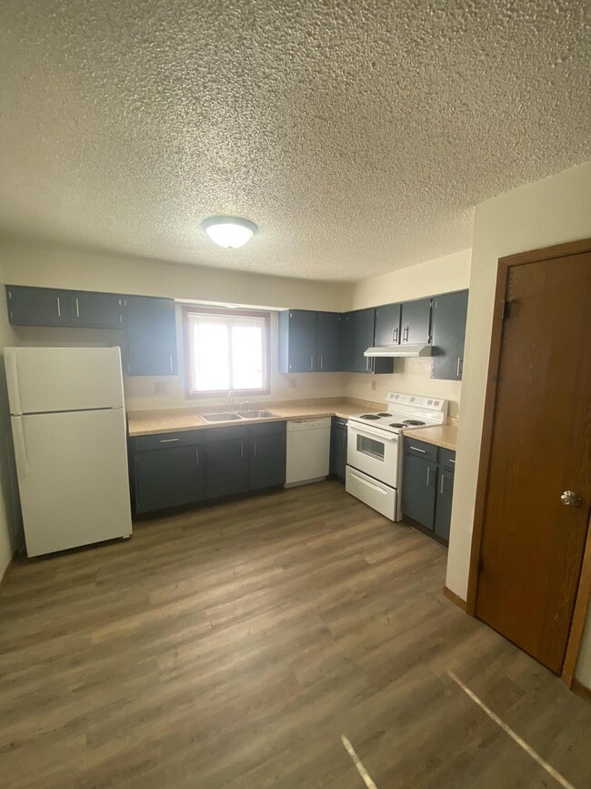 Building Photo - 441 Lindale Dr
