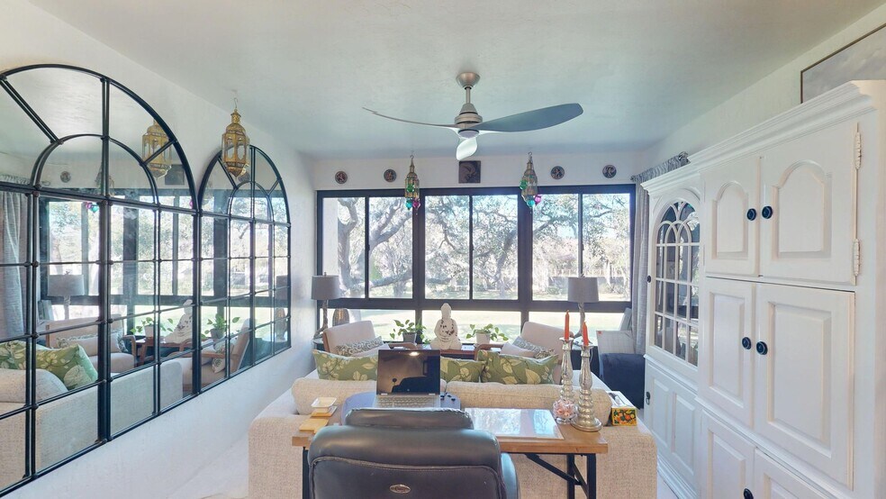 Building Photo - 385 E Hartford St