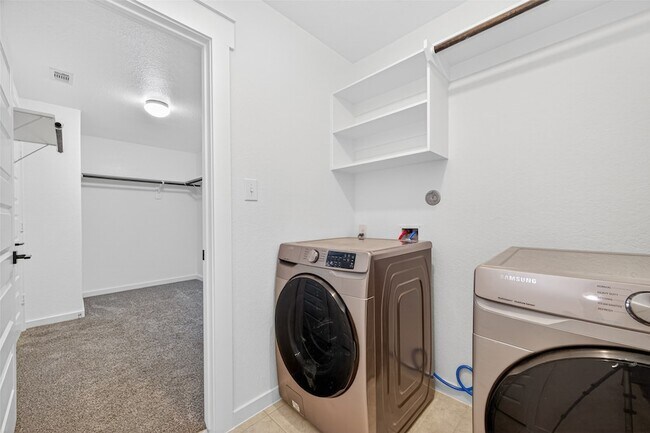 Building Photo - 16307 Rockdale Landing Dr